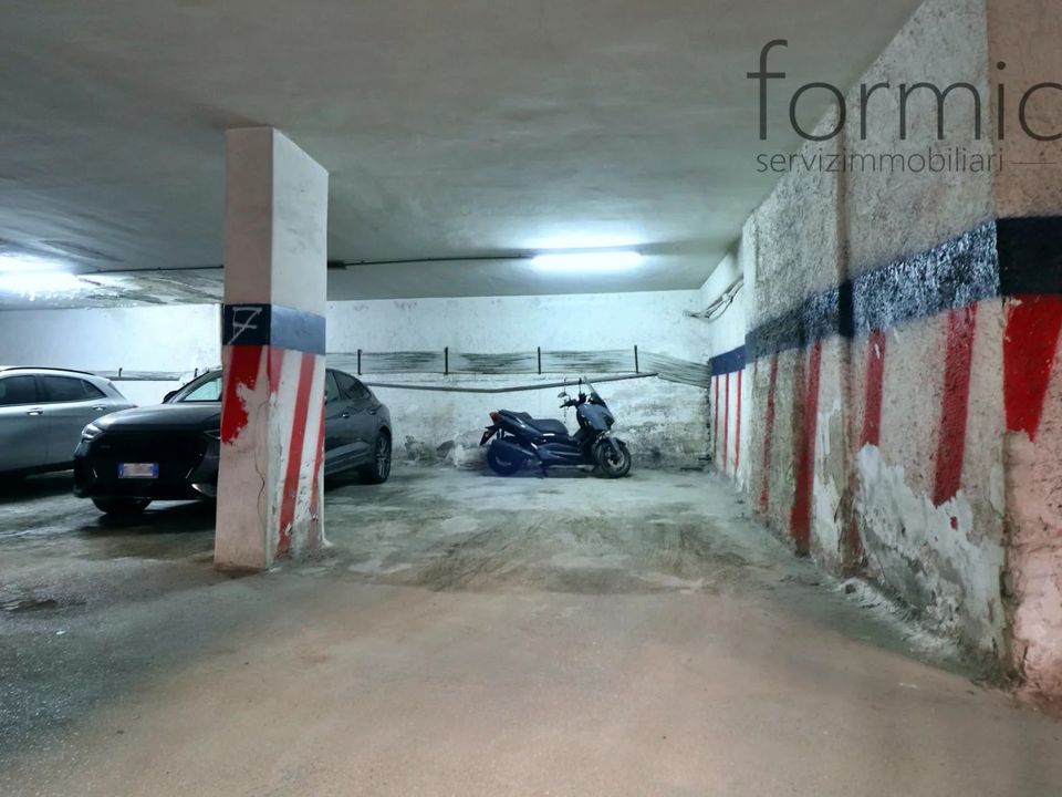Garage i Naples, Naples - foto 4
