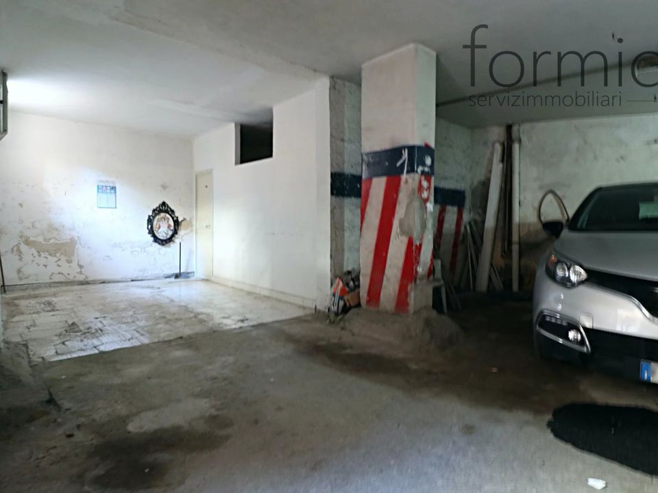 Garage i Naples, Naples - foto 5