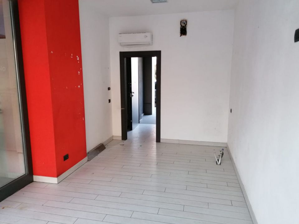 Erhvervsejendom i Alba, Cuneo - foto 1