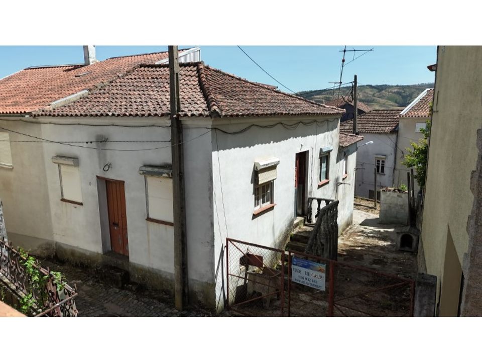 Villa in Peso e Vales do Rio, Castelo Branco - foto 1