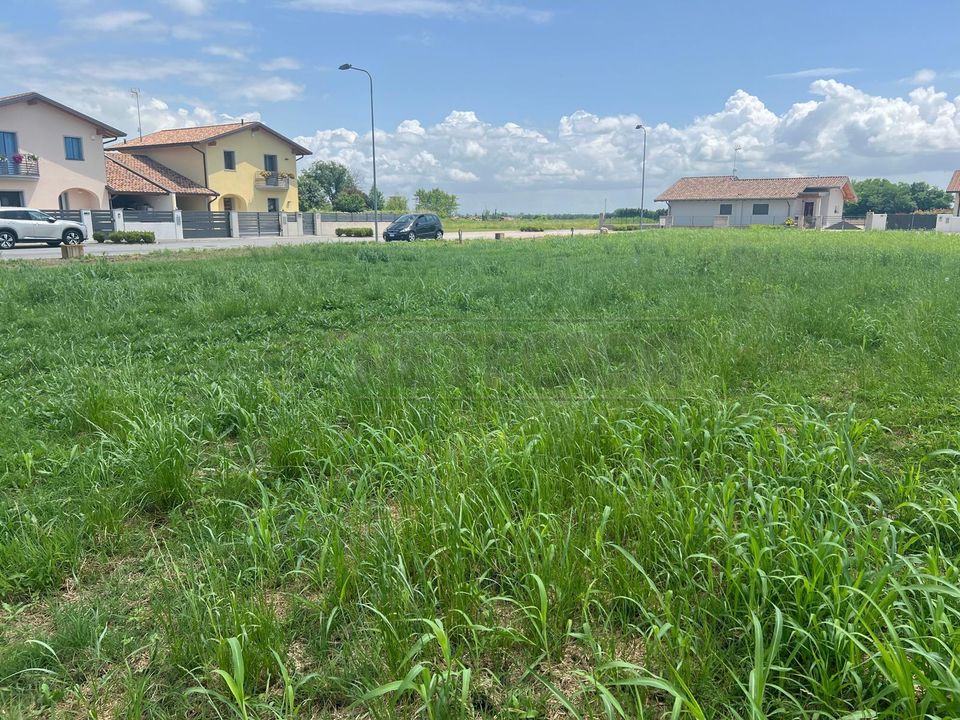 Helårsgrund i Santa Maria la Longa, Udine - foto 1