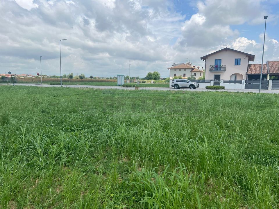Helårsgrund i Santa Maria la Longa, Udine - foto 3