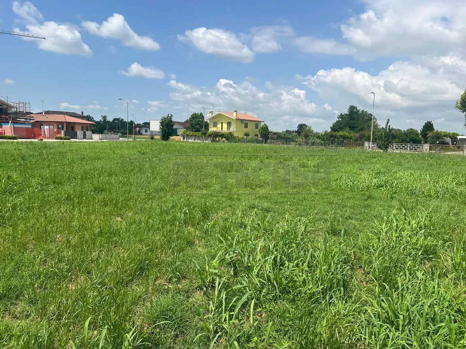 Helårsgrund i Santa Maria la Longa, Udine - foto 3