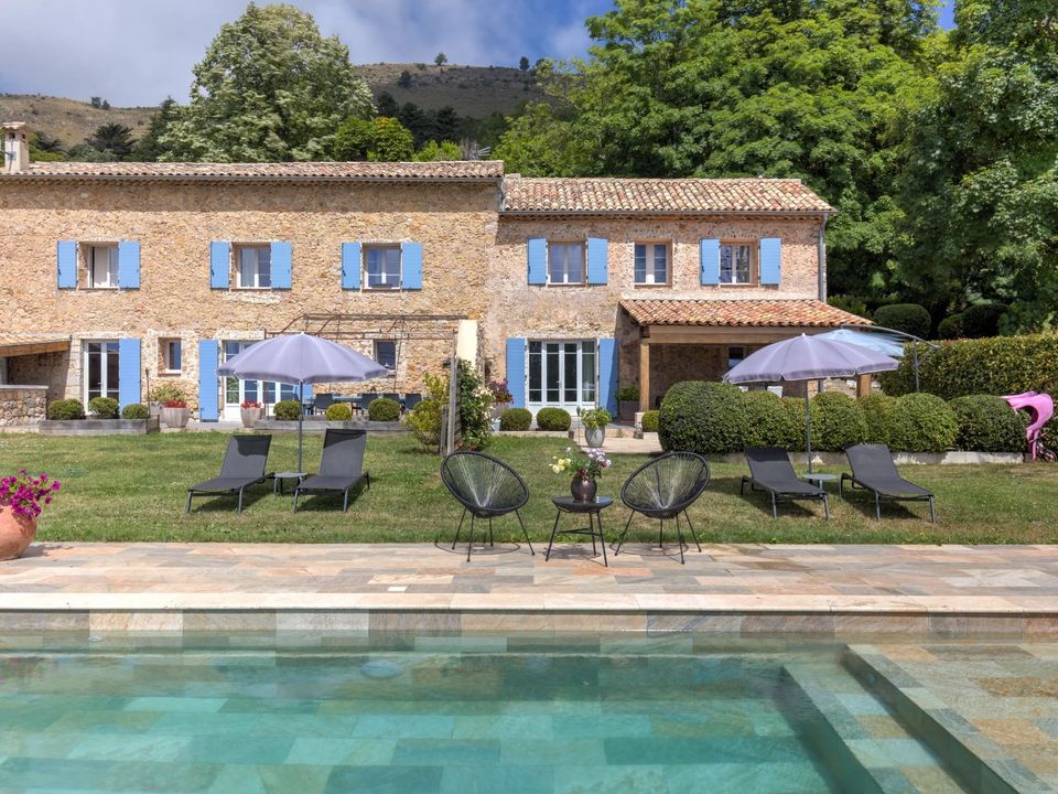 Villa i Tourrettes-sur-Loup, Alpes-Maritimes - foto 1