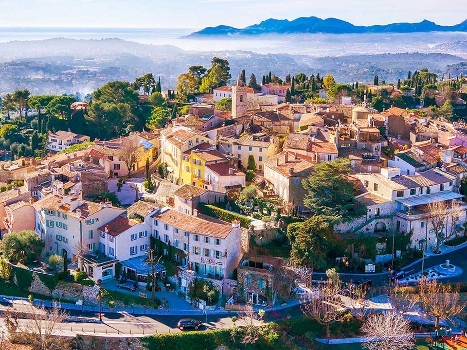 Erhvervsejendom i Mougins, Alpes-Maritimes - foto 1