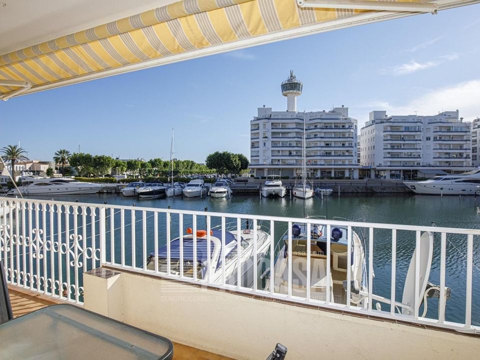 Lejlighed i Empuriabrava, Gerona - foto 1