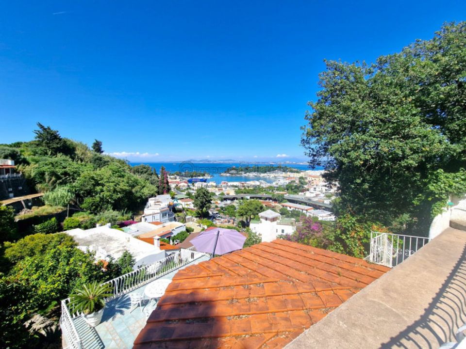 Villa en Ischia, Naples - foto 1