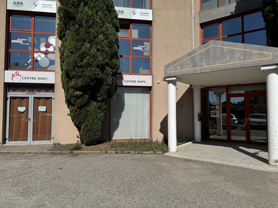 Erhvervsejendom i Arles, Bouches-du-Rhone - foto 1
