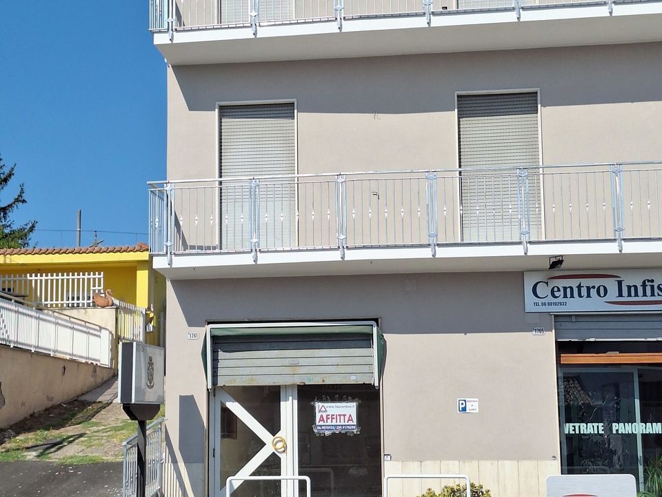 Commercial property in Morlupo, Rome - photo 1