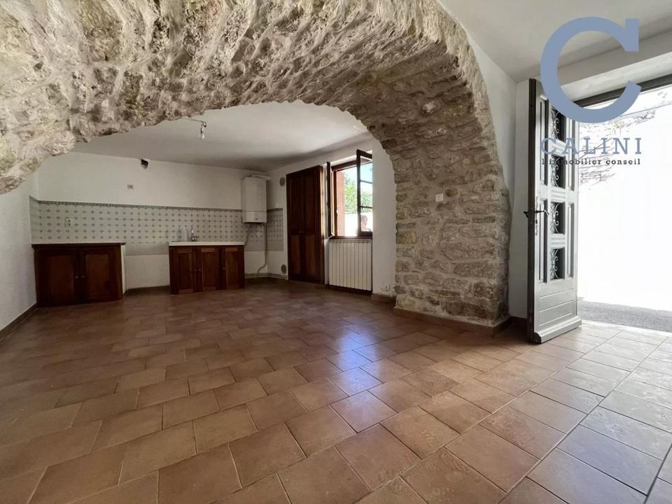 Landsbyhus i Saint-Mamert-du-Gard, Gard - foto 1
