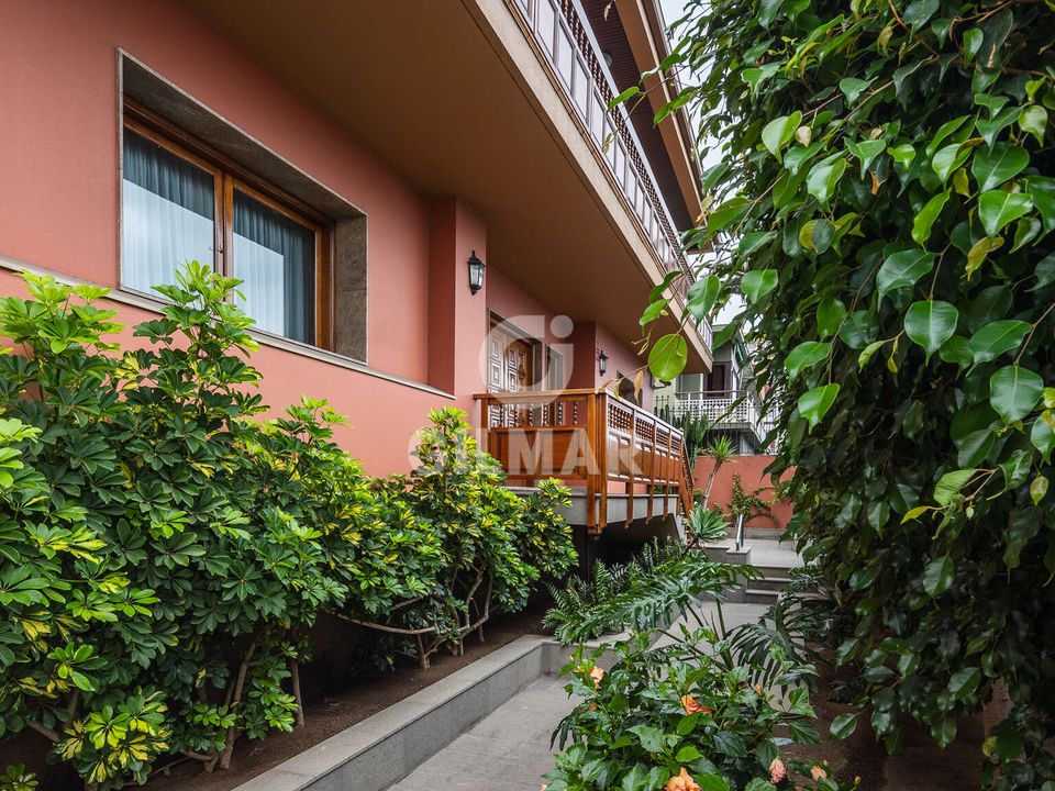Villa in Las Palmas De Gran Canaria, Gran Canaria - photo 1