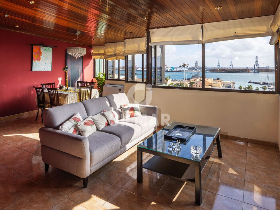 Penthouse in Las Palmas De Gran Canaria, Gran Canaria - photo 2
