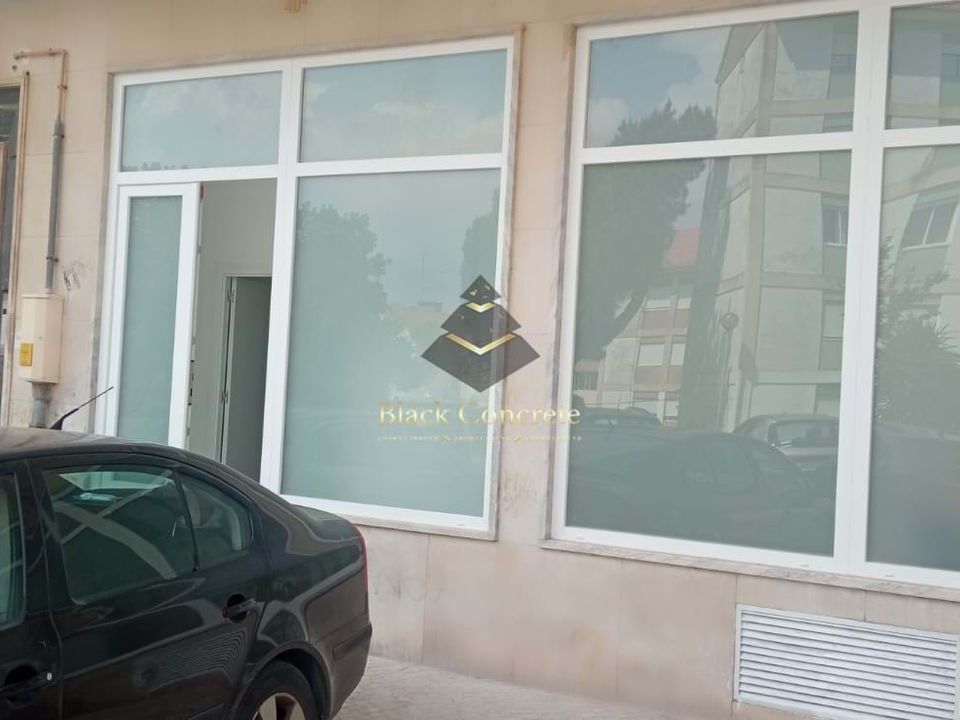 Erhvervsejendom i Laranjeiro, Setubal - foto 1