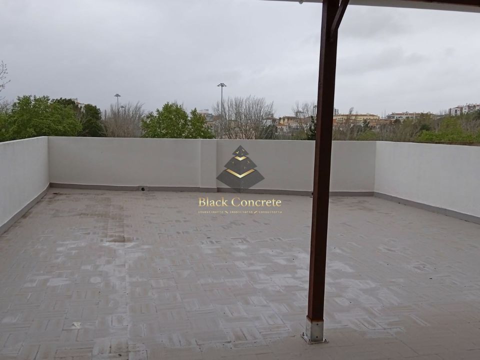 Erhvervsejendom i Barreiro, Setubal - foto 1