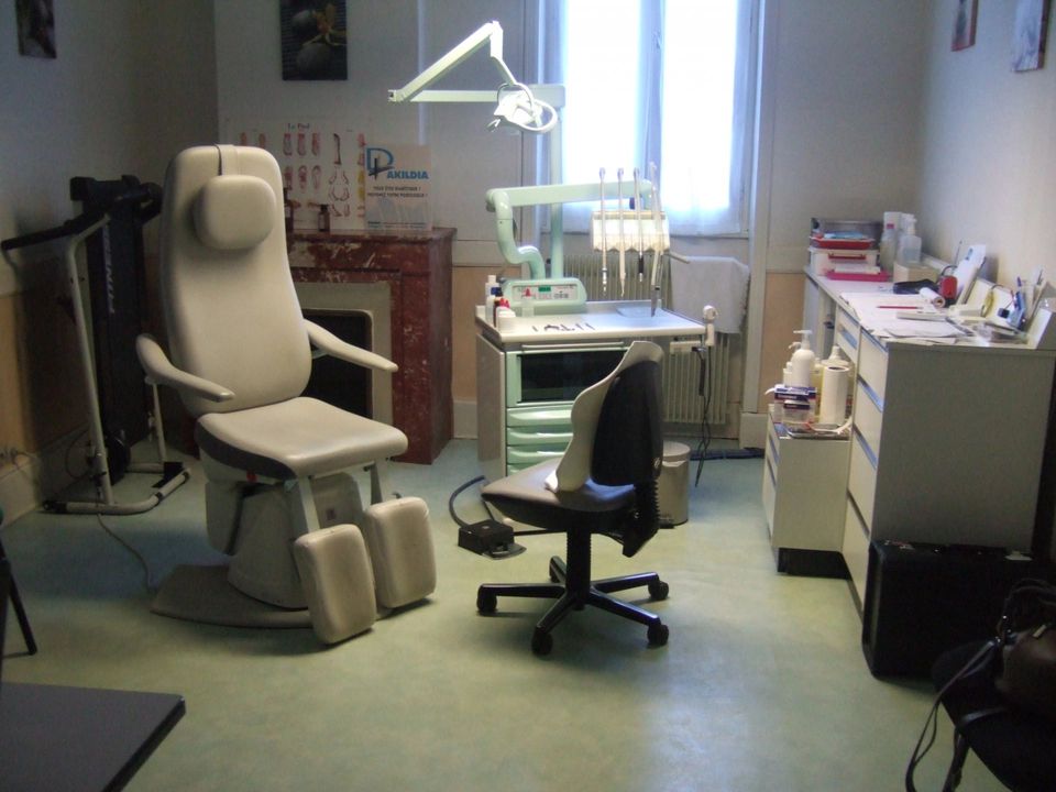 Commercial property in Crest, Drome - photo 2