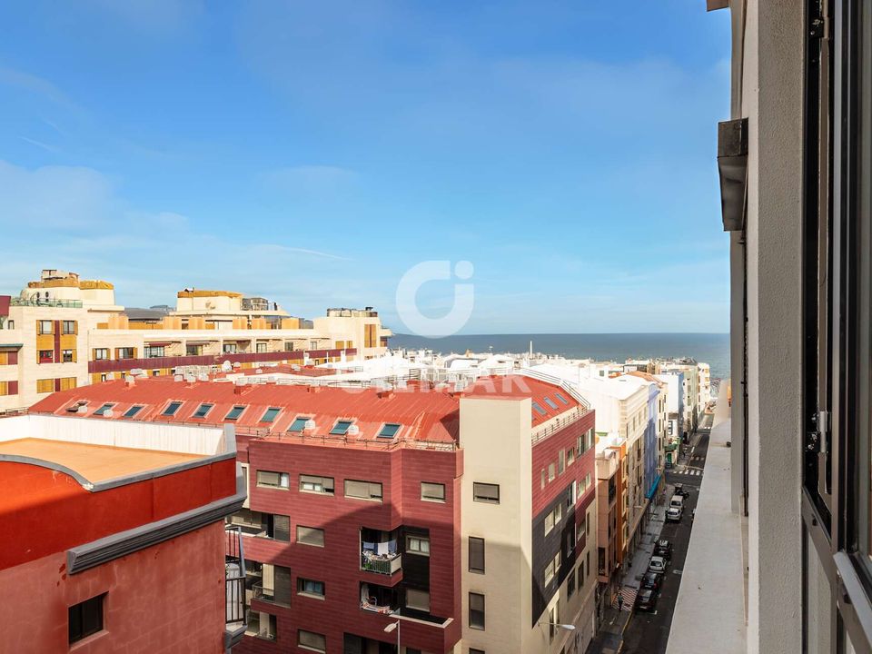 Apartment in Las Palmas De Gran Canaria, Gran Canaria - photo 3