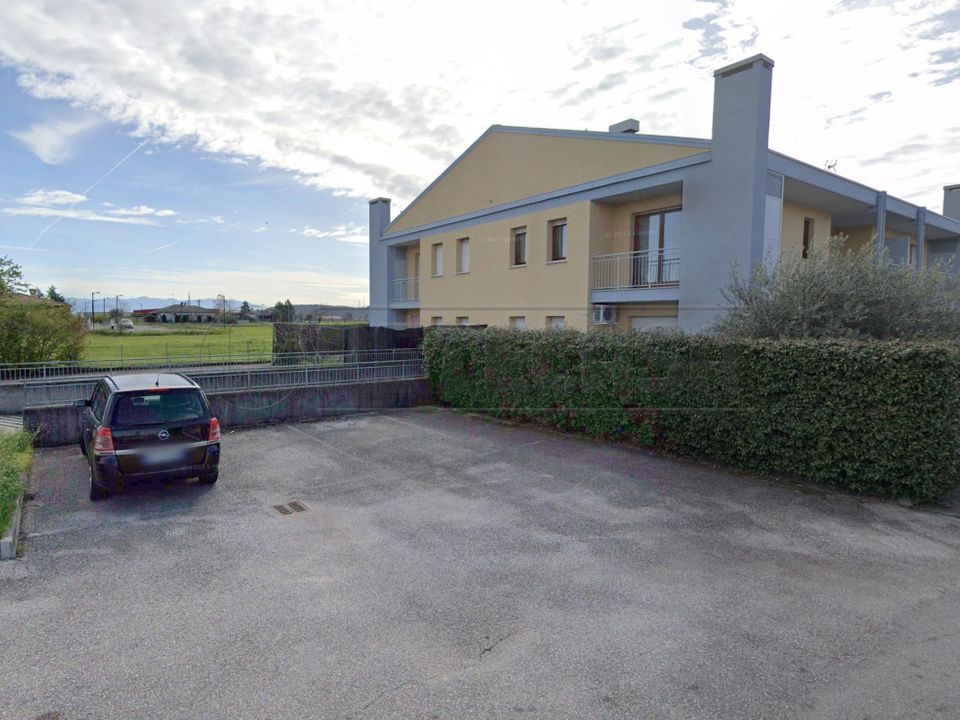 Garage i Chiopris-Viscone, Udine - foto 1