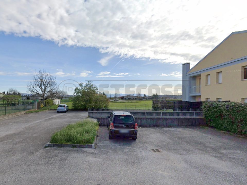 Garage i Chiopris-Viscone, Udine - foto 2
