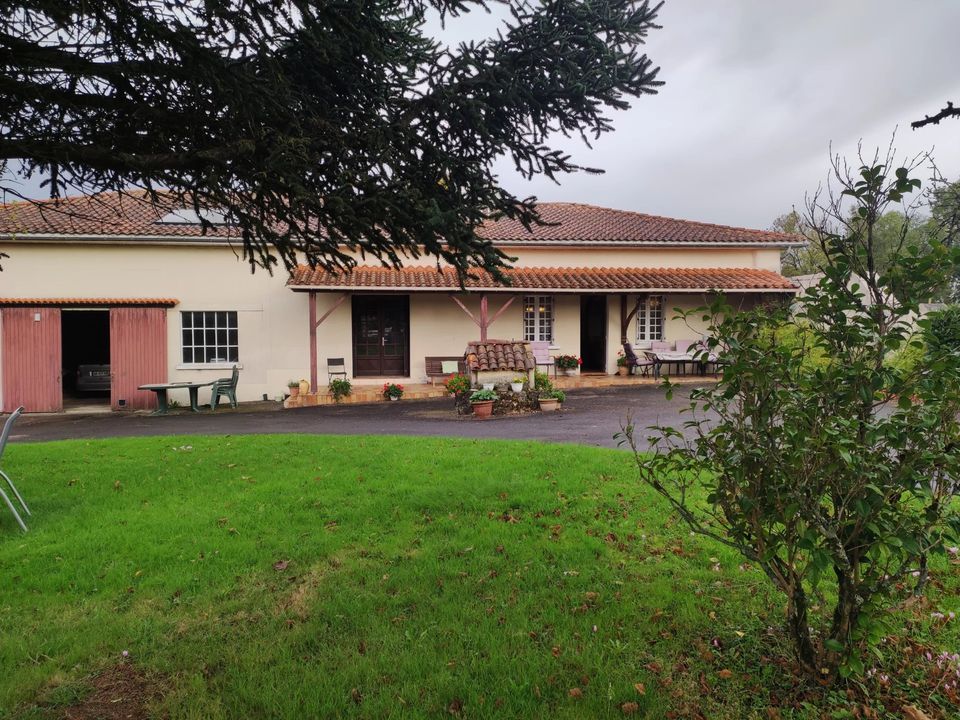 Villa i Montbron, Charente - foto 1