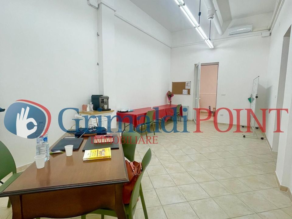 Commercial property in Lecce, Lecce - photo 3