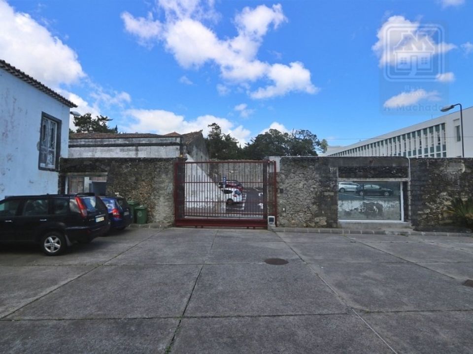 Parkeringsplads i Ponta Delgada, Sao Miguel - foto 2
