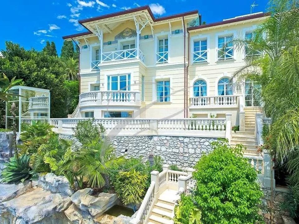 Villa i Roquebrune-Cap-Martin, Alpes-Maritimes - foto 1