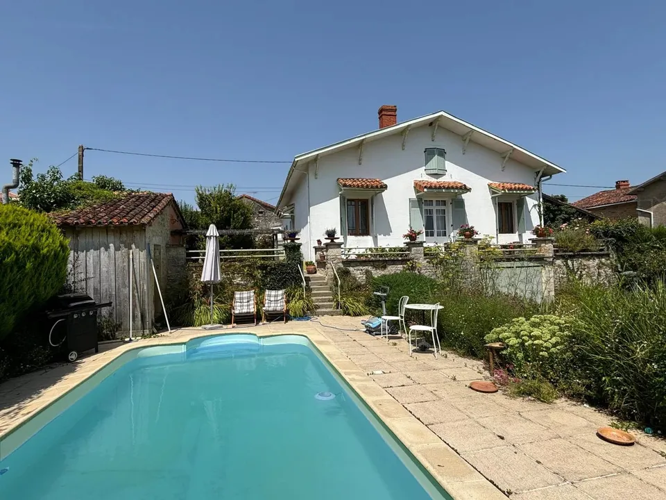 Villa i Beaulieu-sur-Sonnette, Charente - foto 1