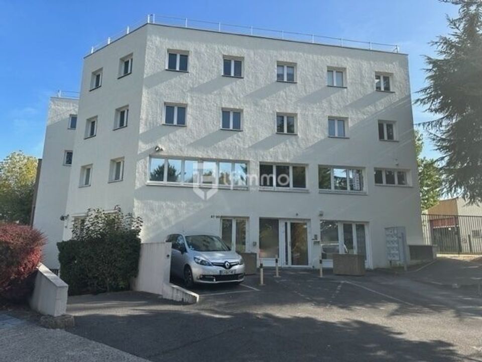 Erhvervsejendom i Neuilly-sur-Marne, Seine-Saint-Denis - foto 1