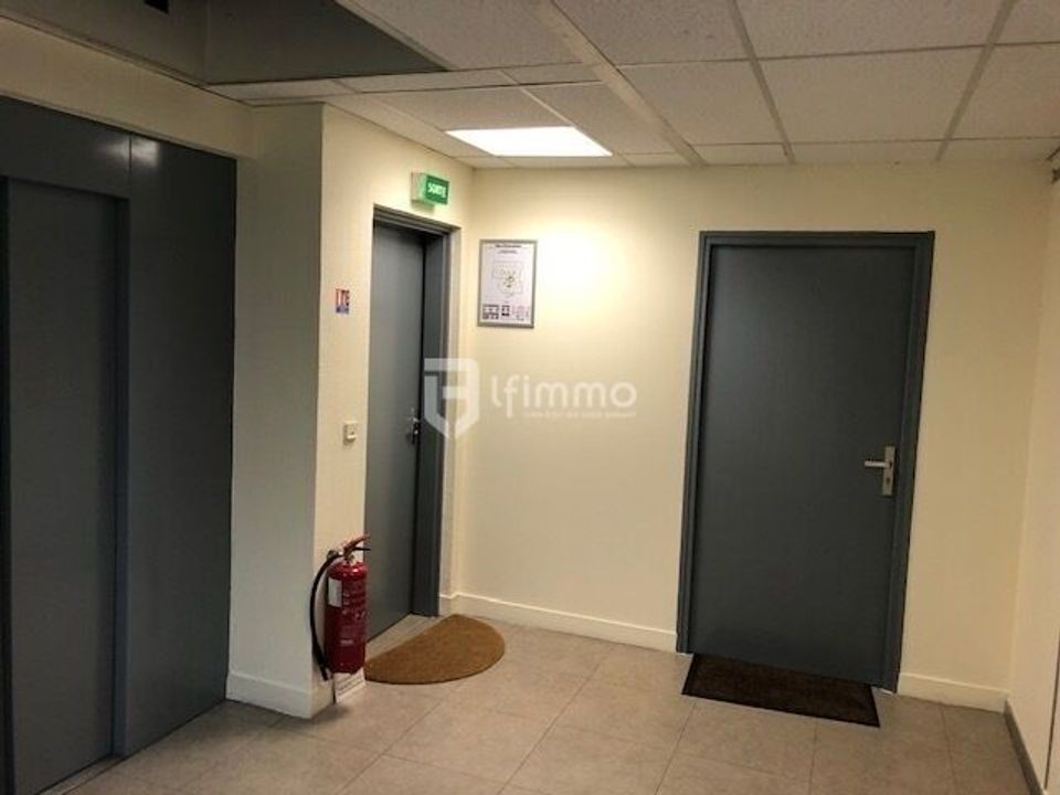 Erhvervsejendom i Neuilly-sur-Marne, Seine-Saint-Denis - foto 2