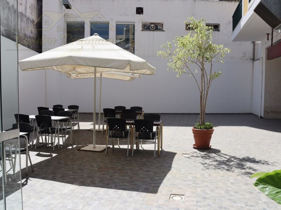 L'establiment comercial a Matacaes, Lisbon - foto 2