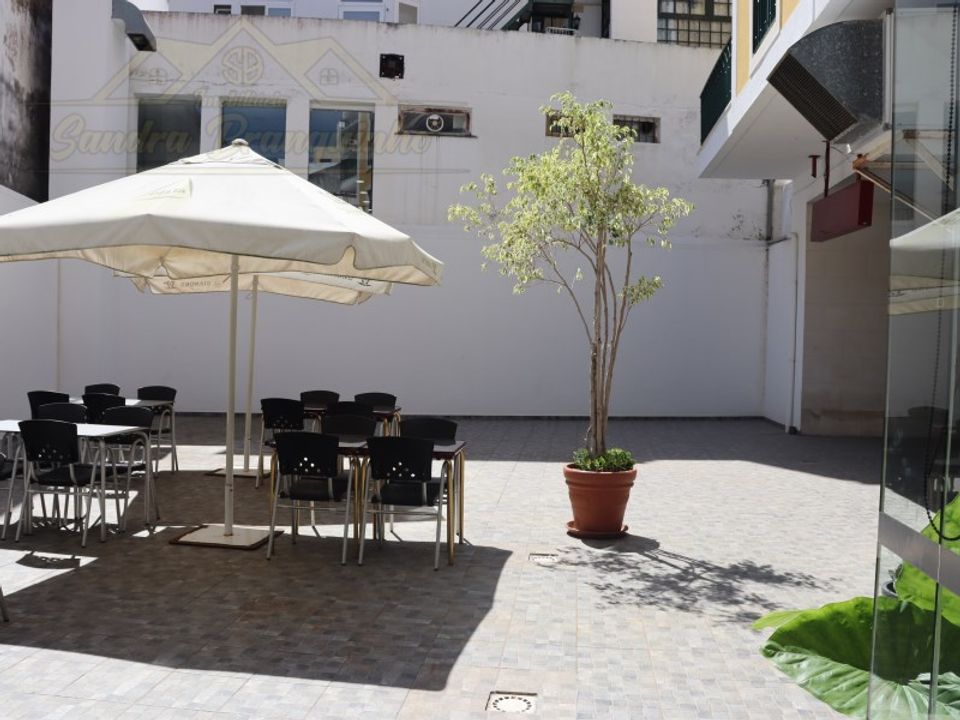 L'establiment comercial a Matacaes, Lisbon - foto 3