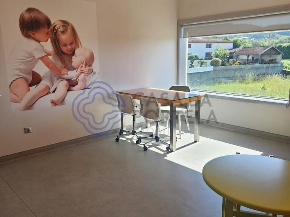 Erhvervsejendom i Paredes, Porto - foto 1