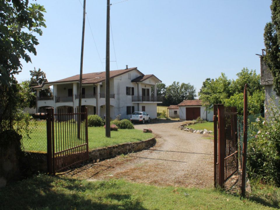 Villa i Agazzano, Piacenza - bilde 1