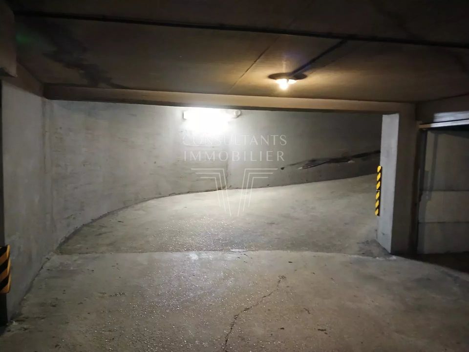 Garage i Paris, Paris - foto 1