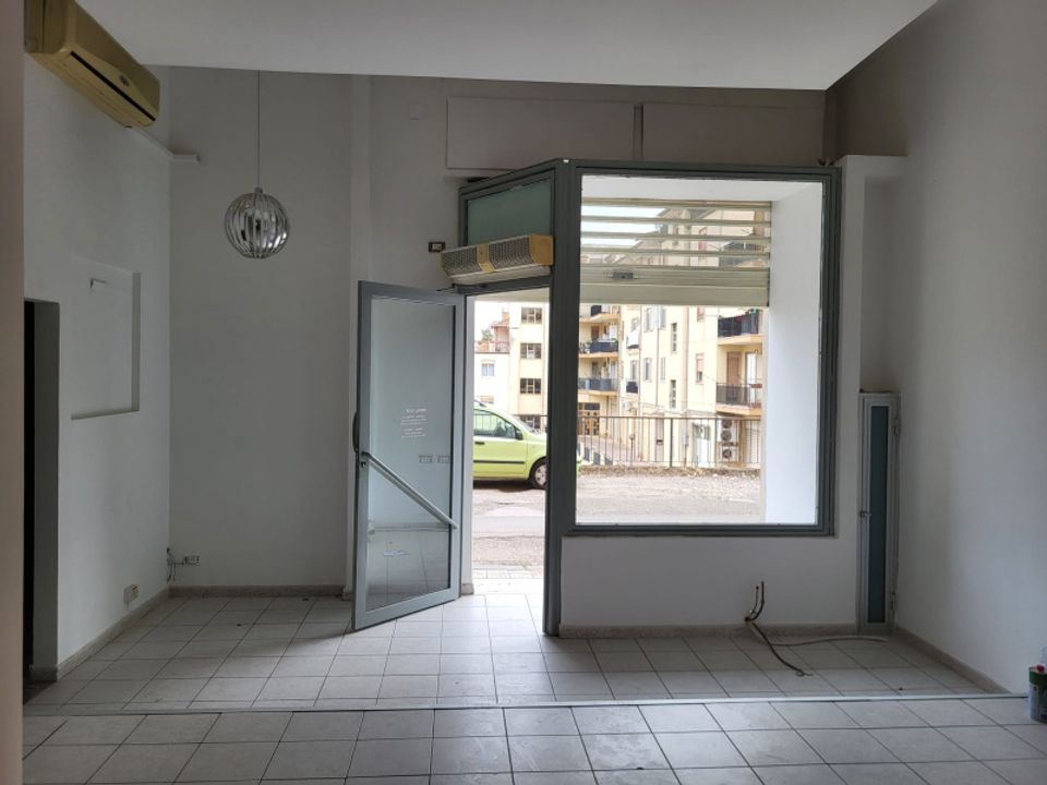 Erhvervsejendom i Caltanissetta, Caltanissetta - foto 1