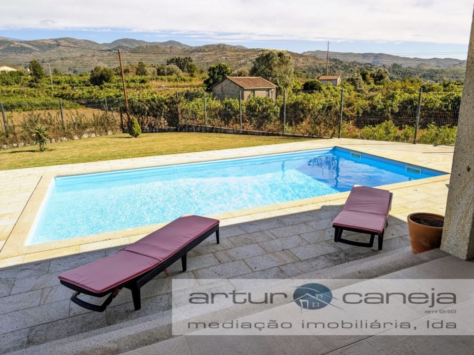 Villa i Arcos de Valdevez, Viana do Castelo - foto 1