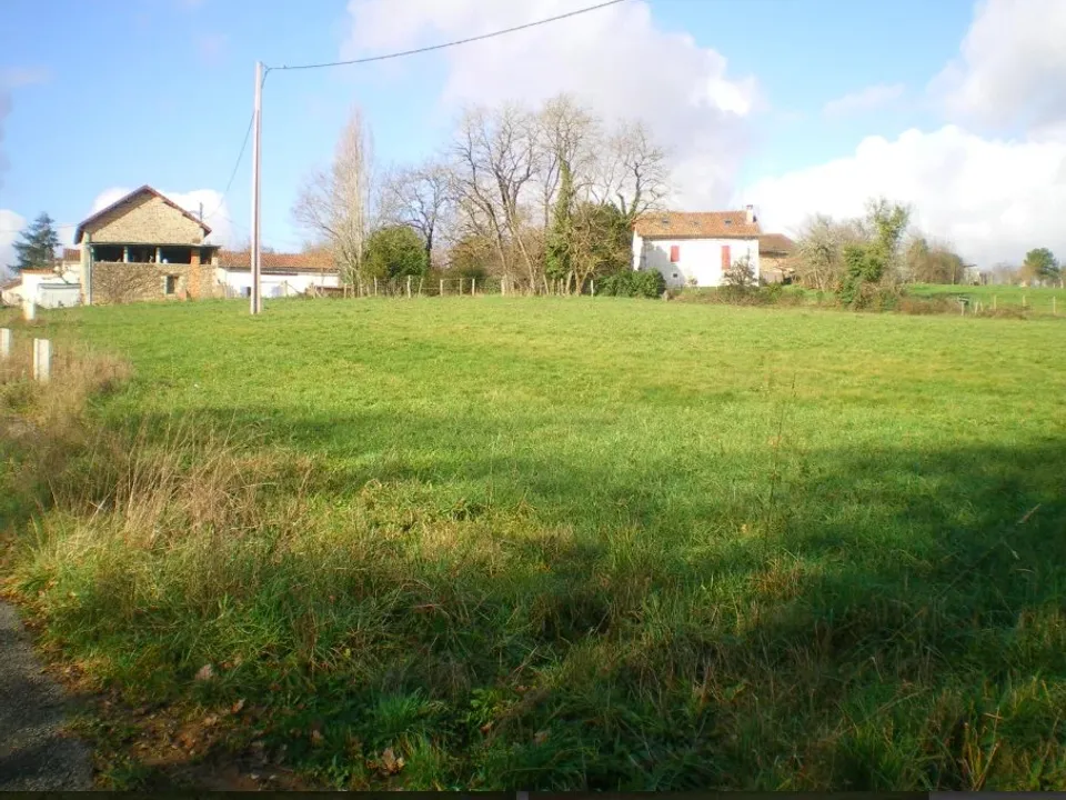 Helårsgrund i Nontron, Dordogne - foto 2