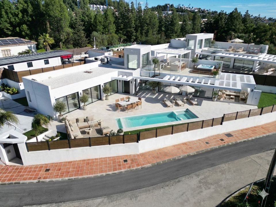 Villa en El Chaparral, Malaga - foto 1
