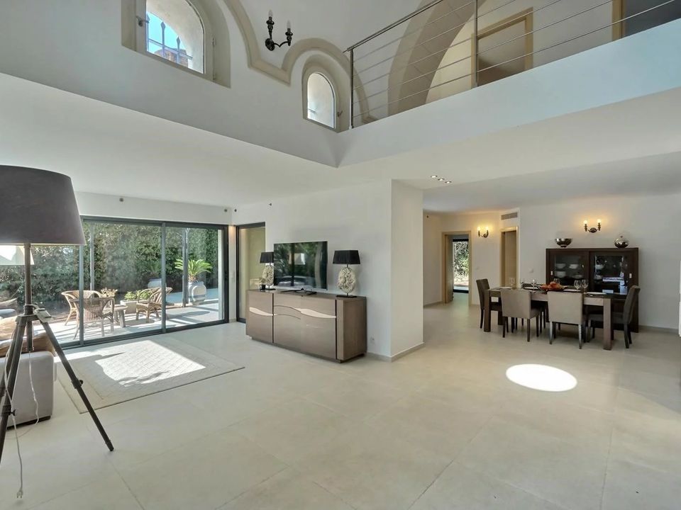 Villa i Juan-les-Pins, Alpes-Maritimes - foto 1