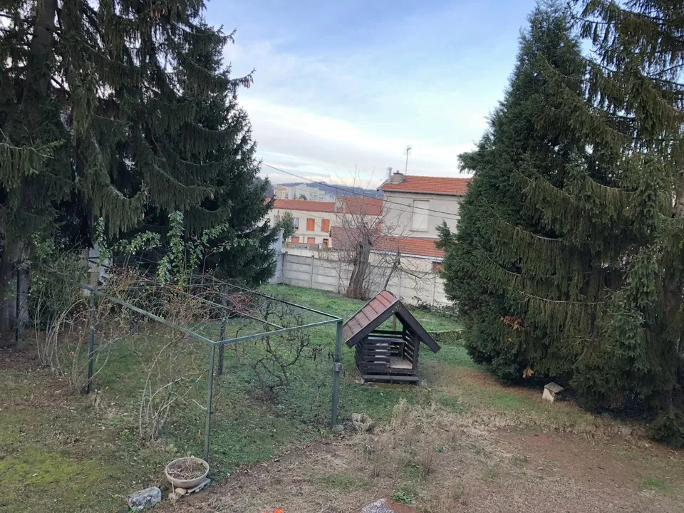 Helårsgrund i Saint-Etienne, Loire - foto 1