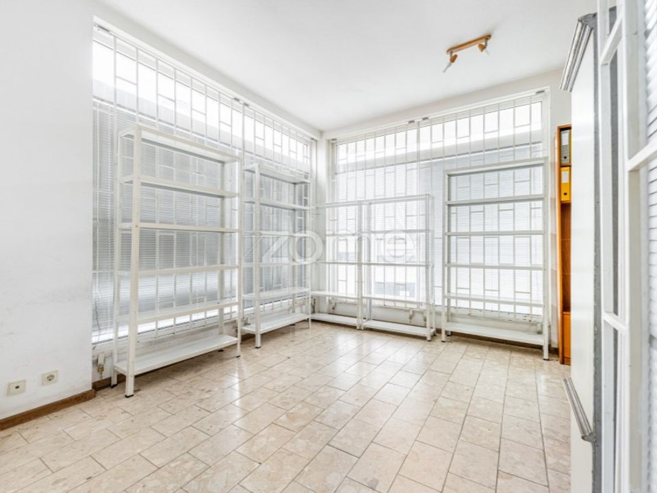 Erhvervsejendom i Sobreira, Porto - foto 1