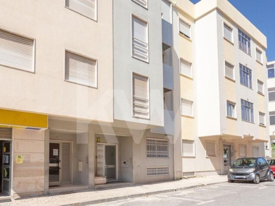 Erhvervsejendom i Amadora, Lisbon - foto 1