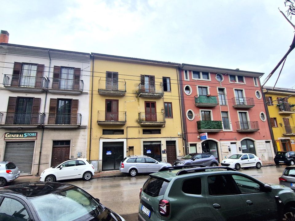 Erhvervsejendom i Avellino city, Avellino - foto 1