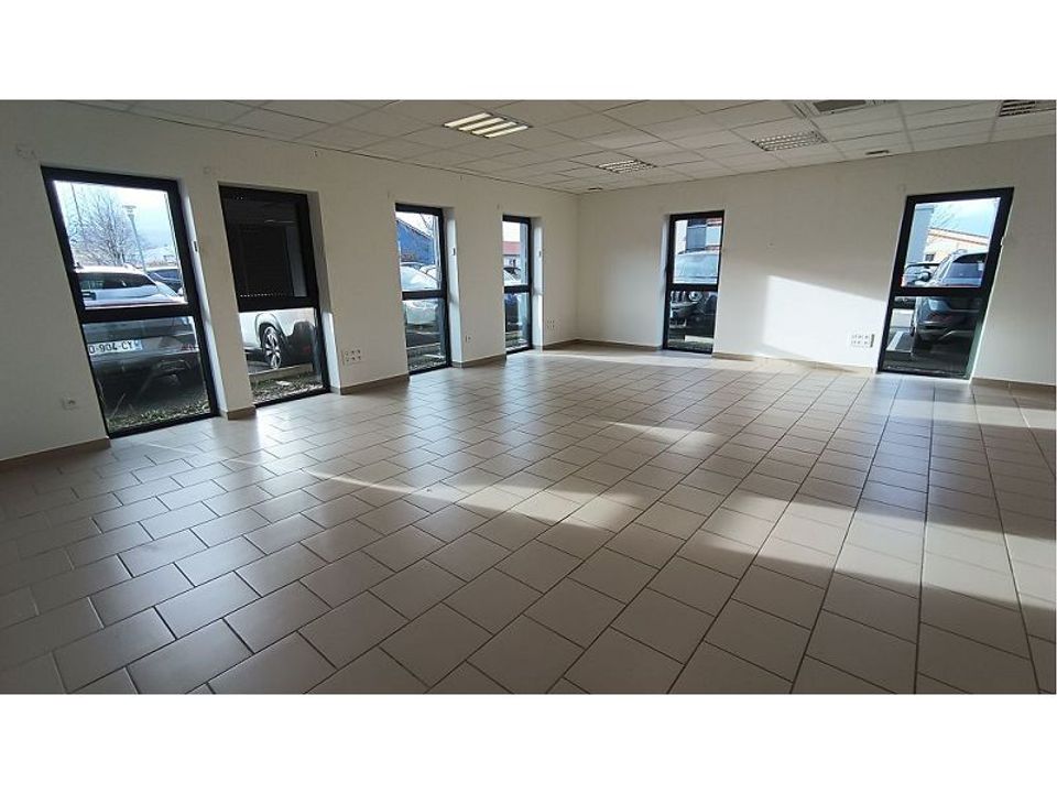 Commercial property in Salcigneux, Loire - photo 2