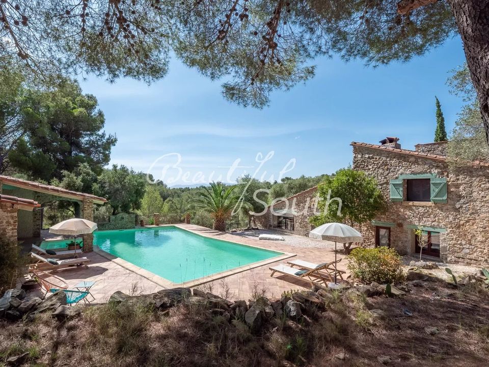 Villa in Perpignan, Pyrenees-Orientales - foto 1