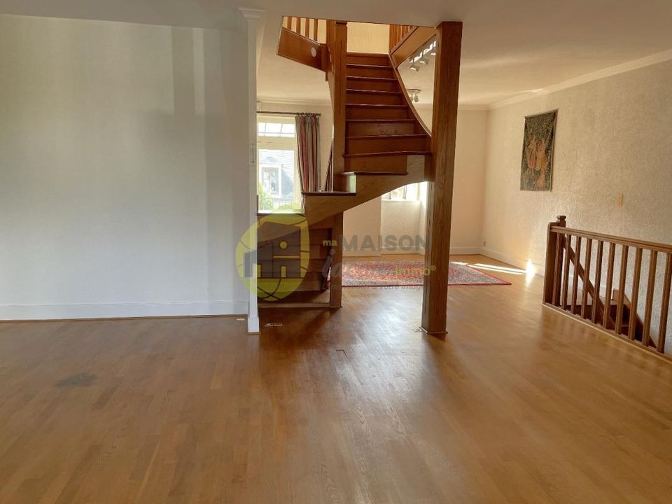 Town house in Saint-Amand-Montrond, Cher - photo 2