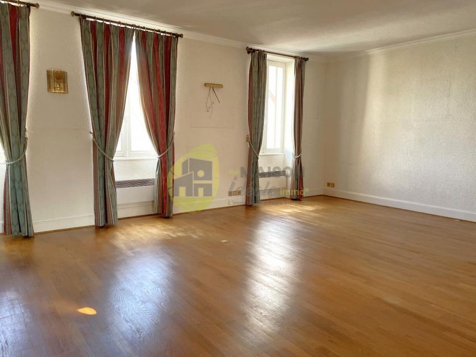 Town house in Saint-Amand-Montrond, Cher - photo 3