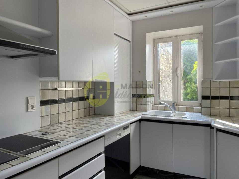 Town house in Saint-Amand-Montrond, Cher - photo 4
