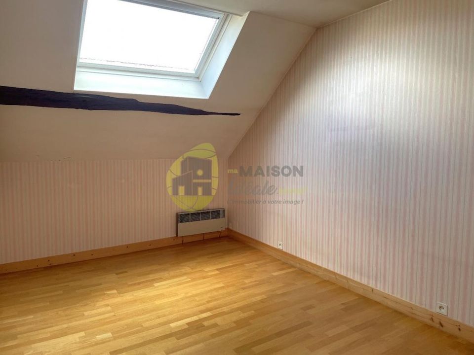 Town house in Saint-Amand-Montrond, Cher - photo 5