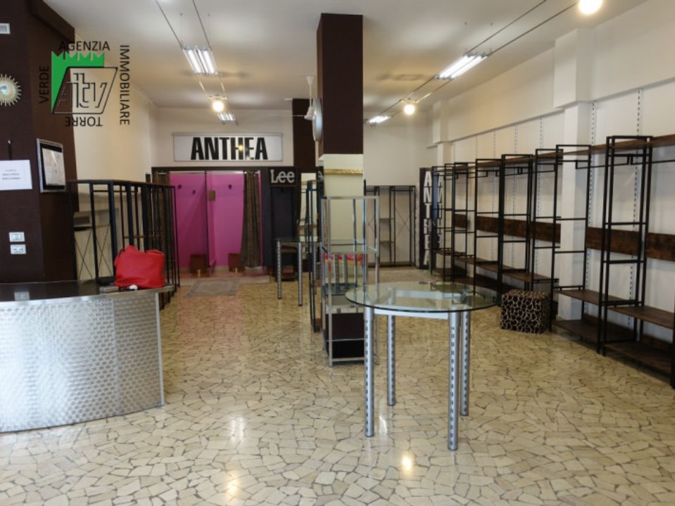 Erhvervsejendom i Mezzolombardo, Trento - foto 1